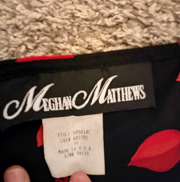 Vintage Meghan Matthews Elegant Black and Red Floral Dress - Picture 6 of 6